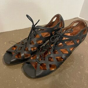 Gentle Souls Black Leather Sandals by Kenneth Cole